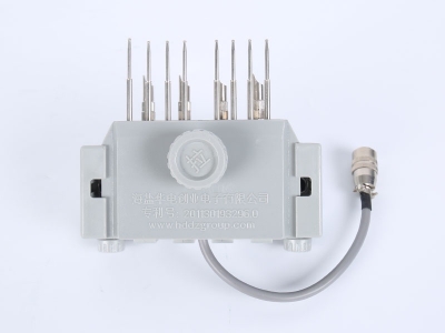 HH103單相國網(wǎng)、南網(wǎng)背出線(xiàn)表座（105、125MM-孔距，M8-螺桿）