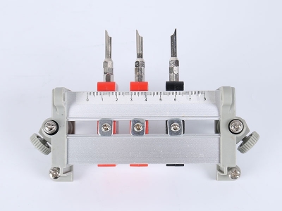 HH2017A單相鋁合金背出線(xiàn)表座（3滑塊-105、125MM-孔距，M8-螺桿）